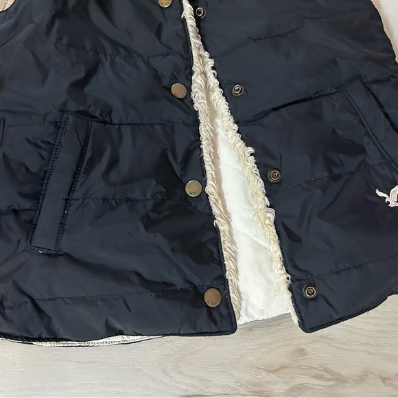 American Eagle Outfitters Black Vest with Cream Lining - Picture 8 of 12